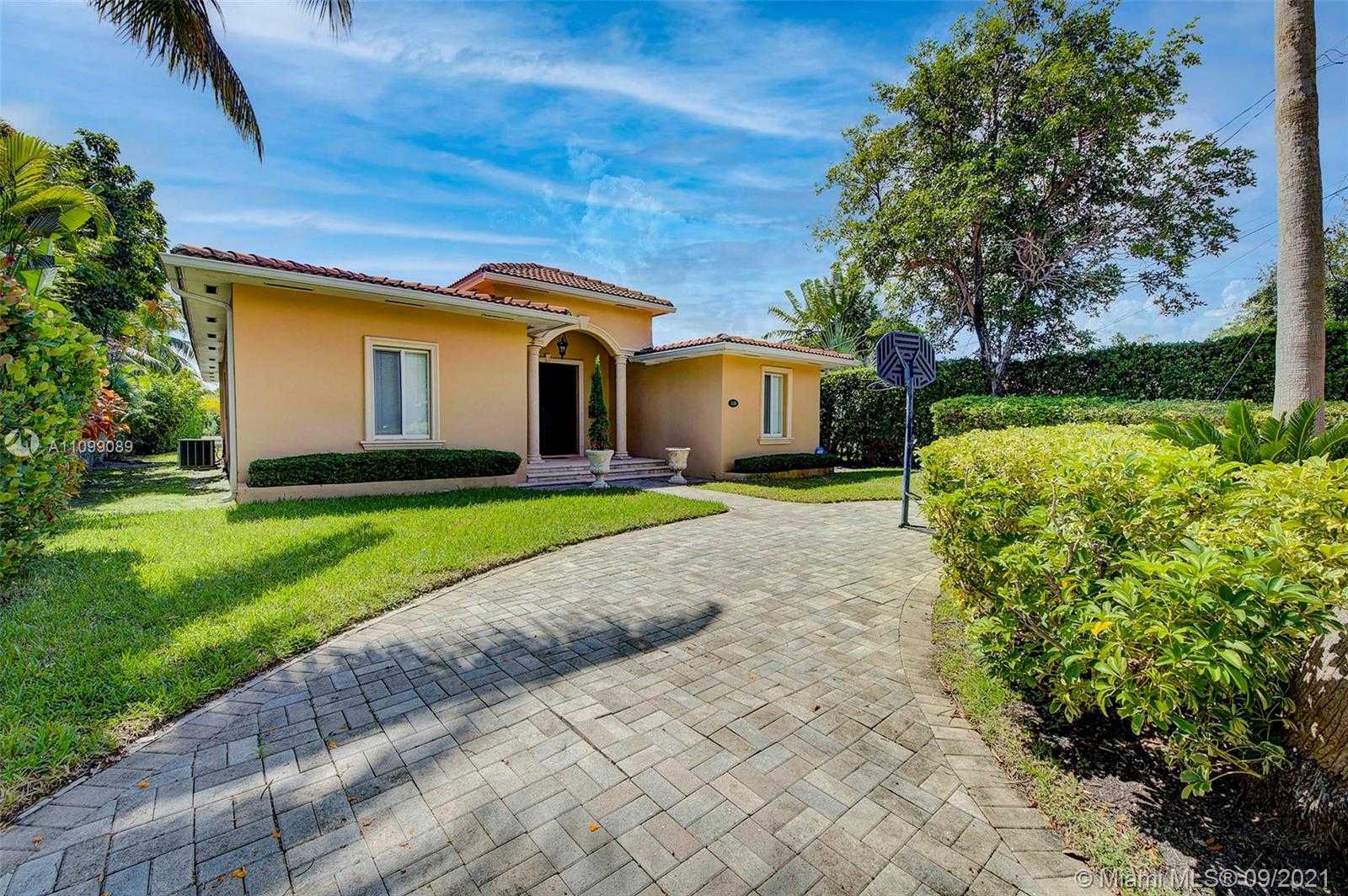 Small Image of 510 SOUTH SHORE DR, Miami Beach Number 2