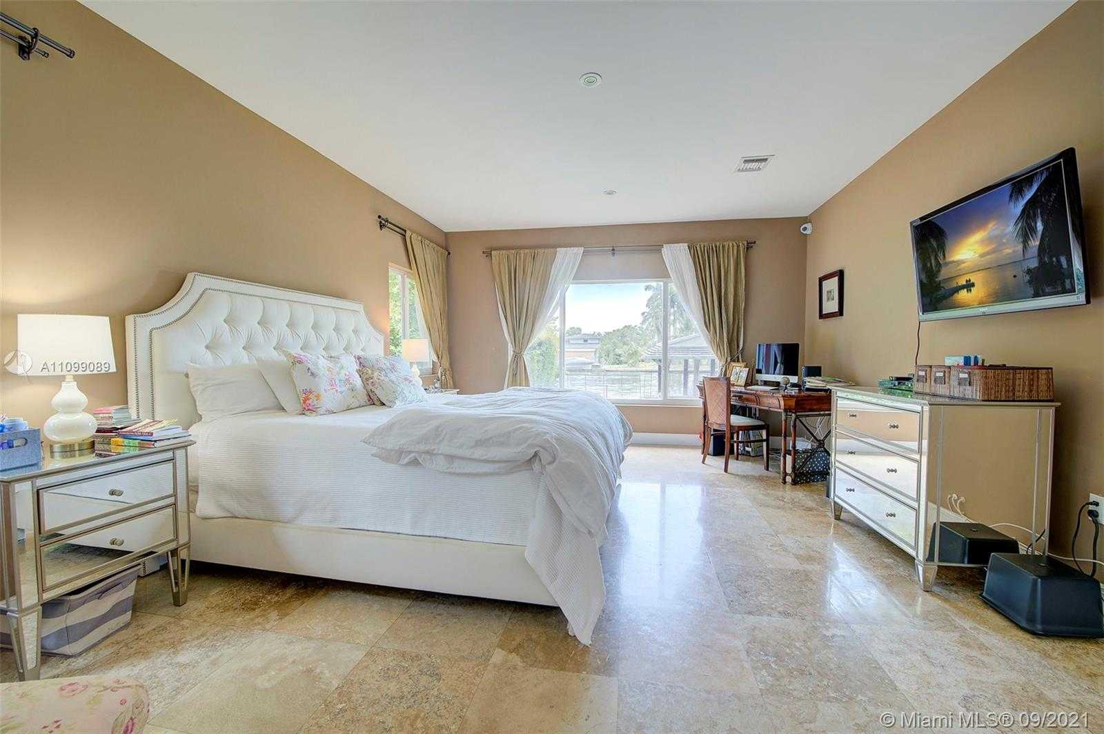 Small Image of 510 SOUTH SHORE DR, Miami Beach Number 20