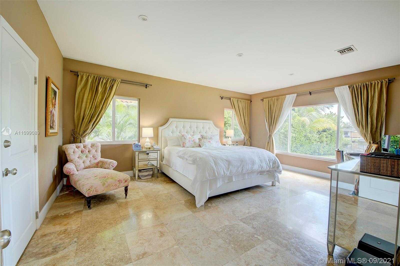 Small Image of 510 SOUTH SHORE DR, Miami Beach Number 21