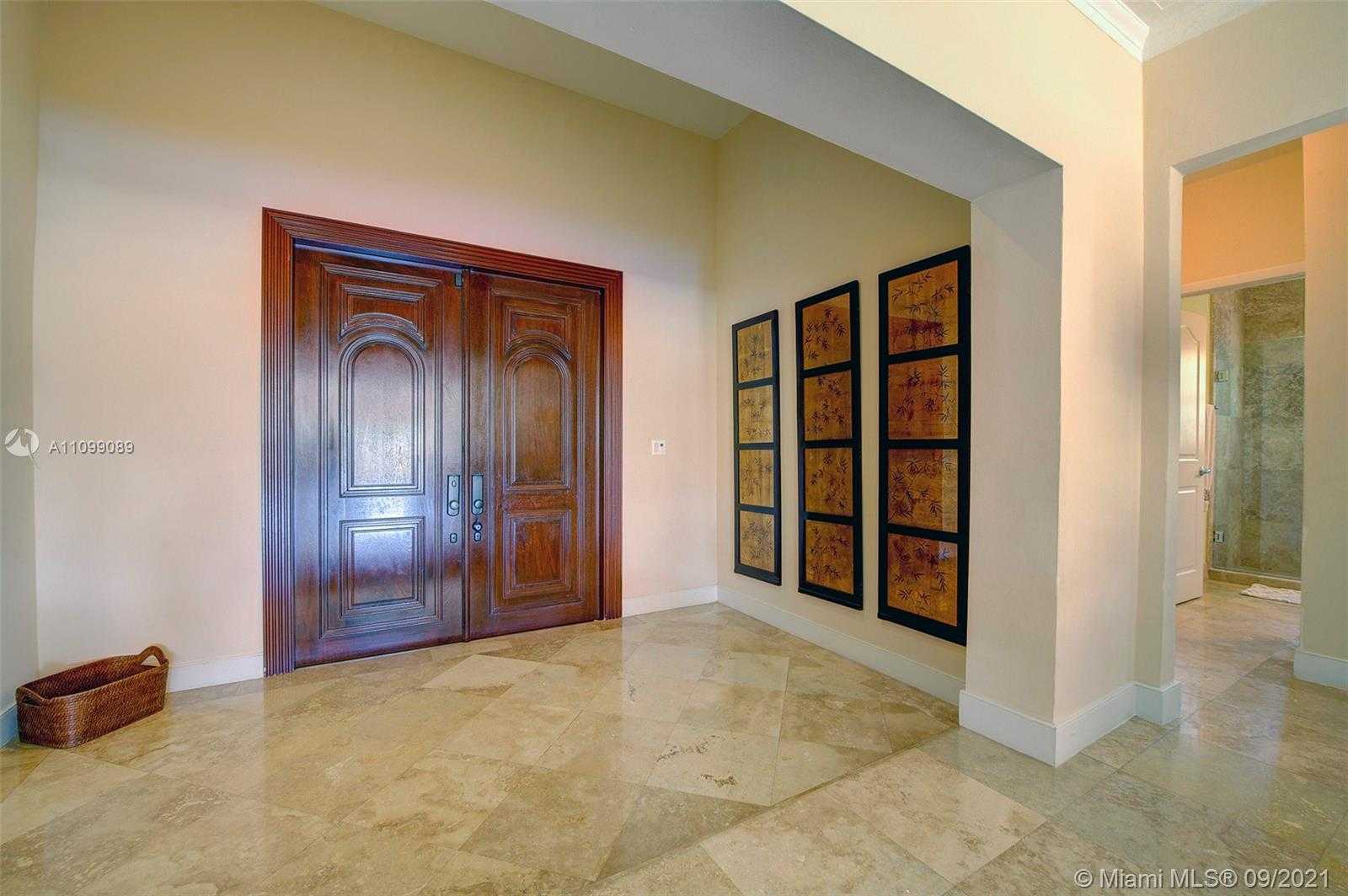 Small Image of 510 SOUTH SHORE DR, Miami Beach Number 4