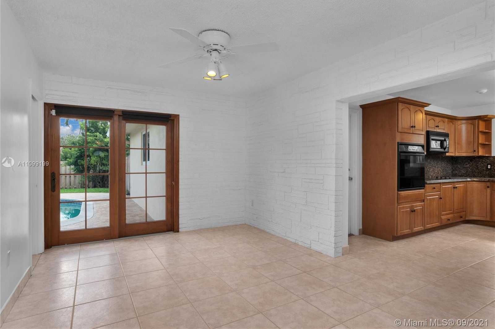 Small Image of 4916 BUCHANAN ST, Hollywood Number 14