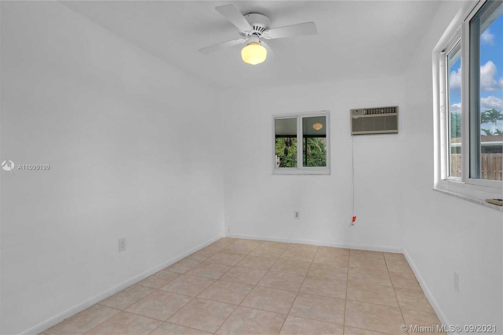 Small Image of 4916 BUCHANAN ST, Hollywood Number 15