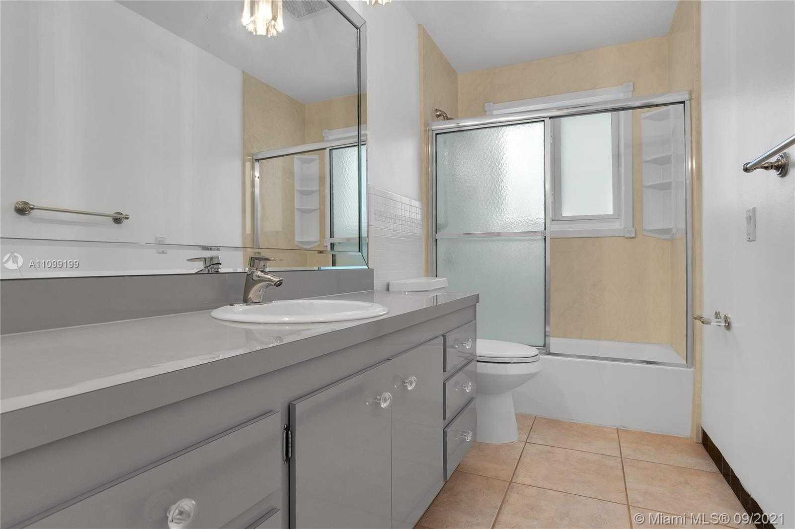 Small Image of 4916 BUCHANAN ST, Hollywood Number 25