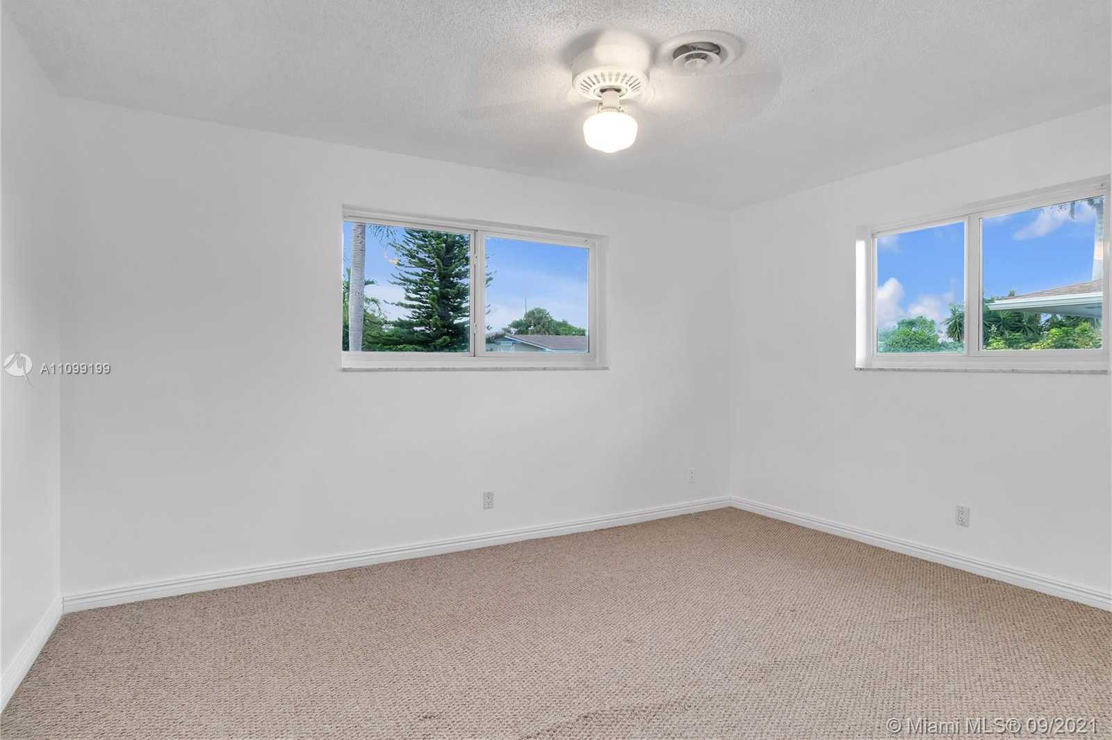 Small Image of 4916 BUCHANAN ST, Hollywood Number 26
