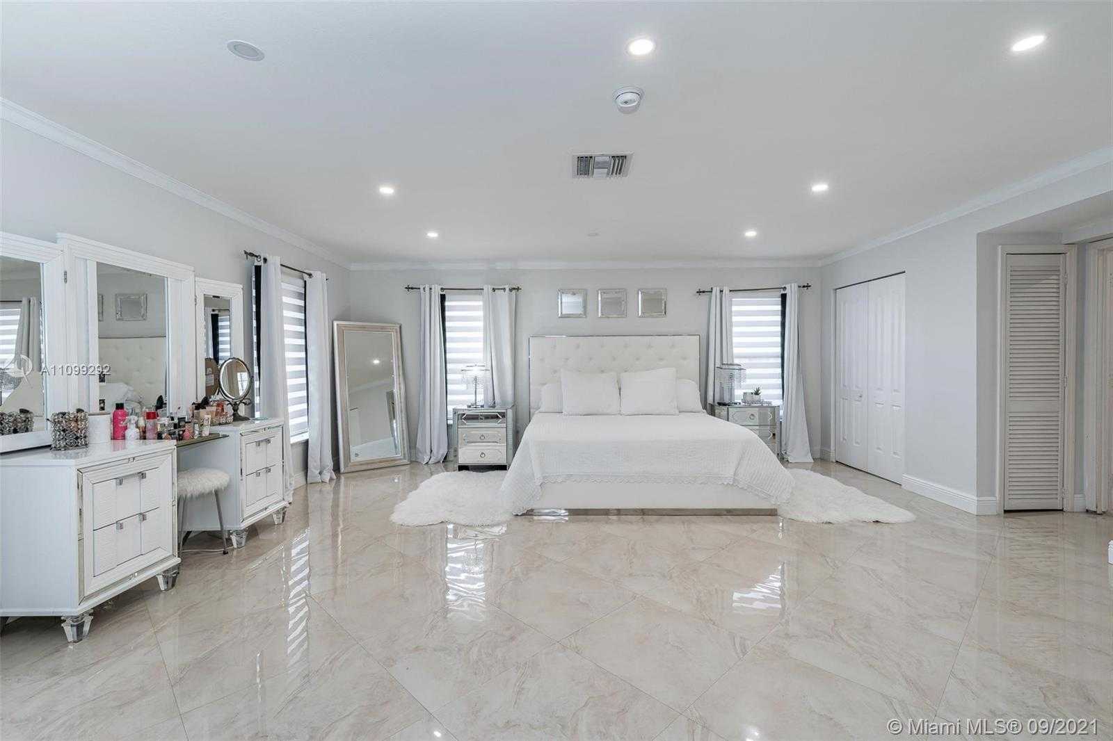 Small Image of 6401 SOUTH WEST 82ND AVE, Miami Number 31
