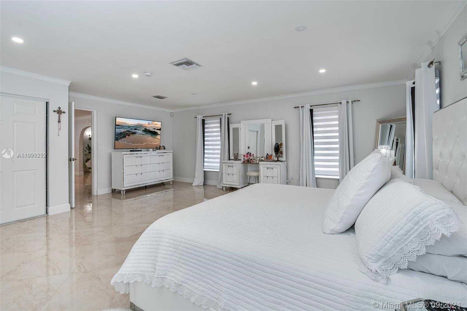 Small Image of 6401 SOUTH WEST 82ND AVE, Miami Number 32