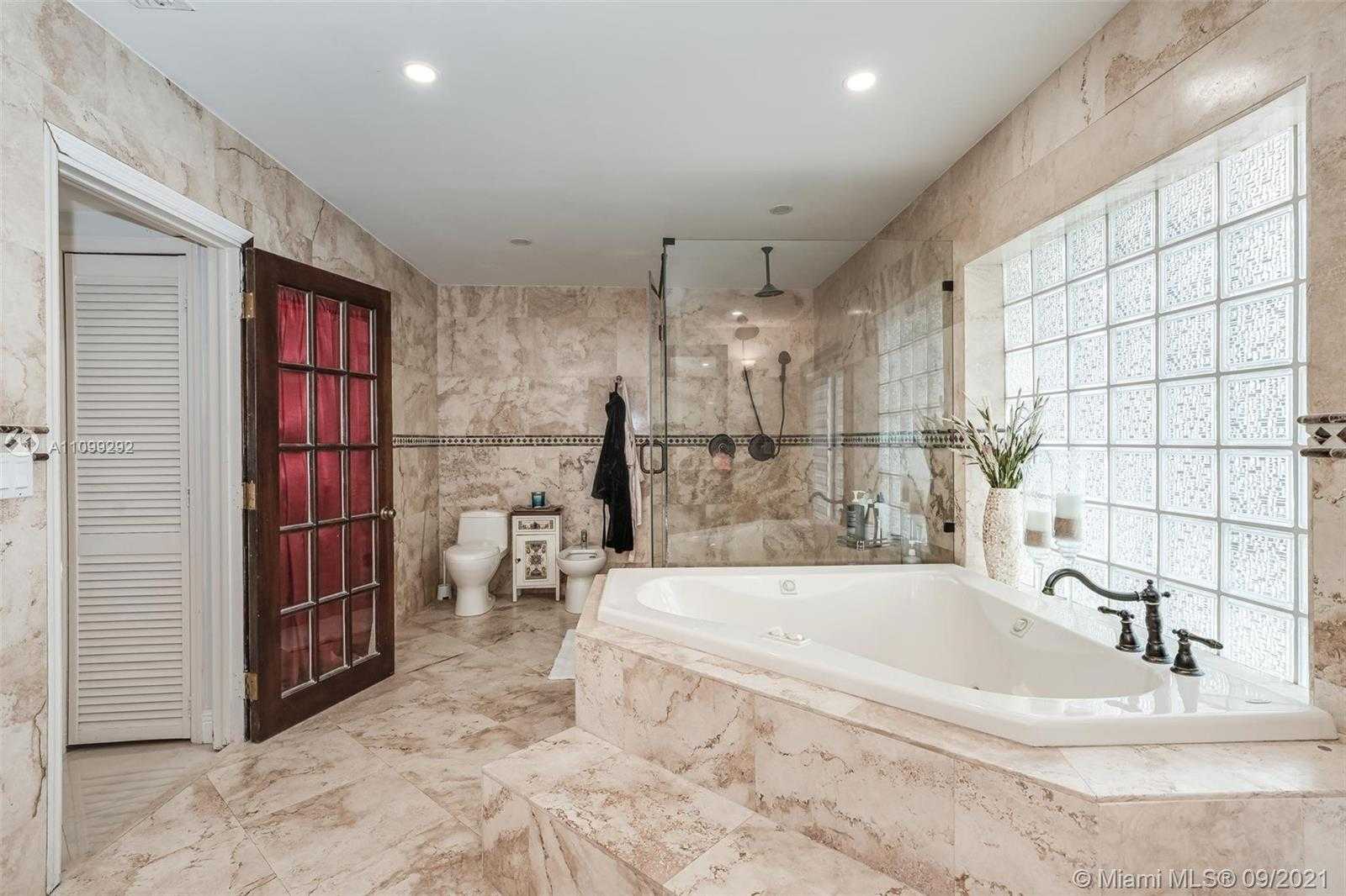 Small Image of 6401 SOUTH WEST 82ND AVE, Miami Number 34