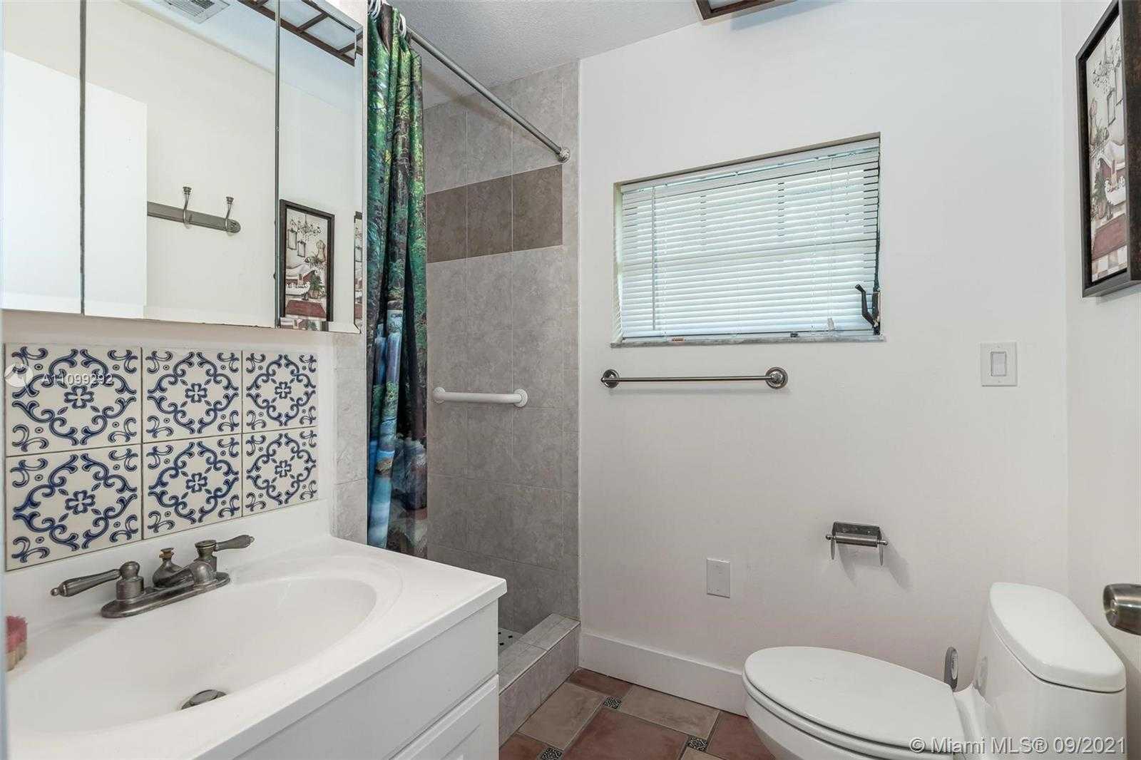 Small Image of 6401 SOUTH WEST 82ND AVE, Miami Number 47