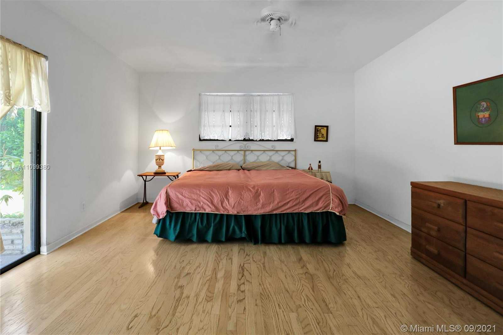 Small Image of 10045 SOUTH WEST 136TH ST, Miami Number 10