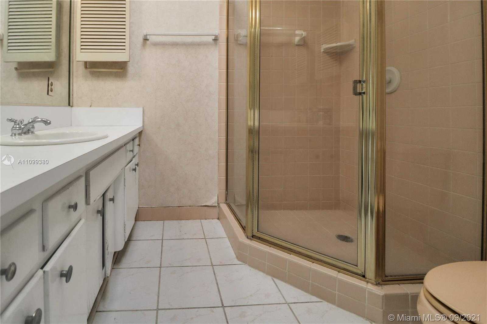 Small Image of 10045 SOUTH WEST 136TH ST, Miami Number 12