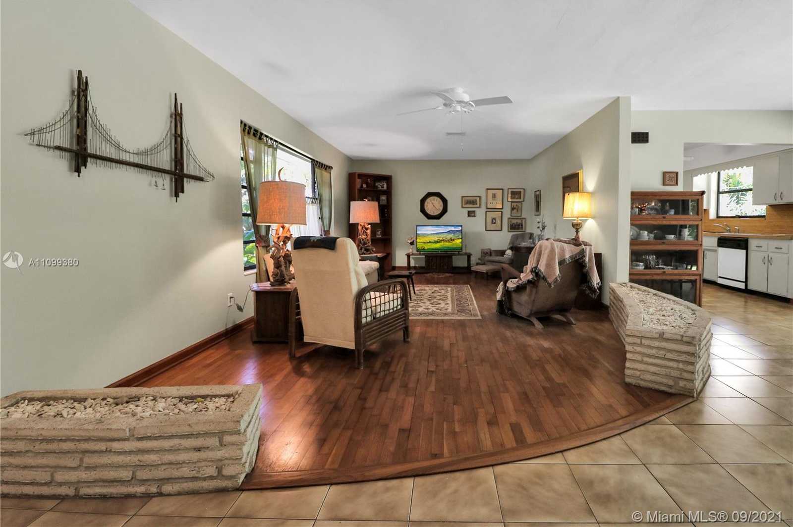 Small Image of 10045 SOUTH WEST 136TH ST, Miami Number 4