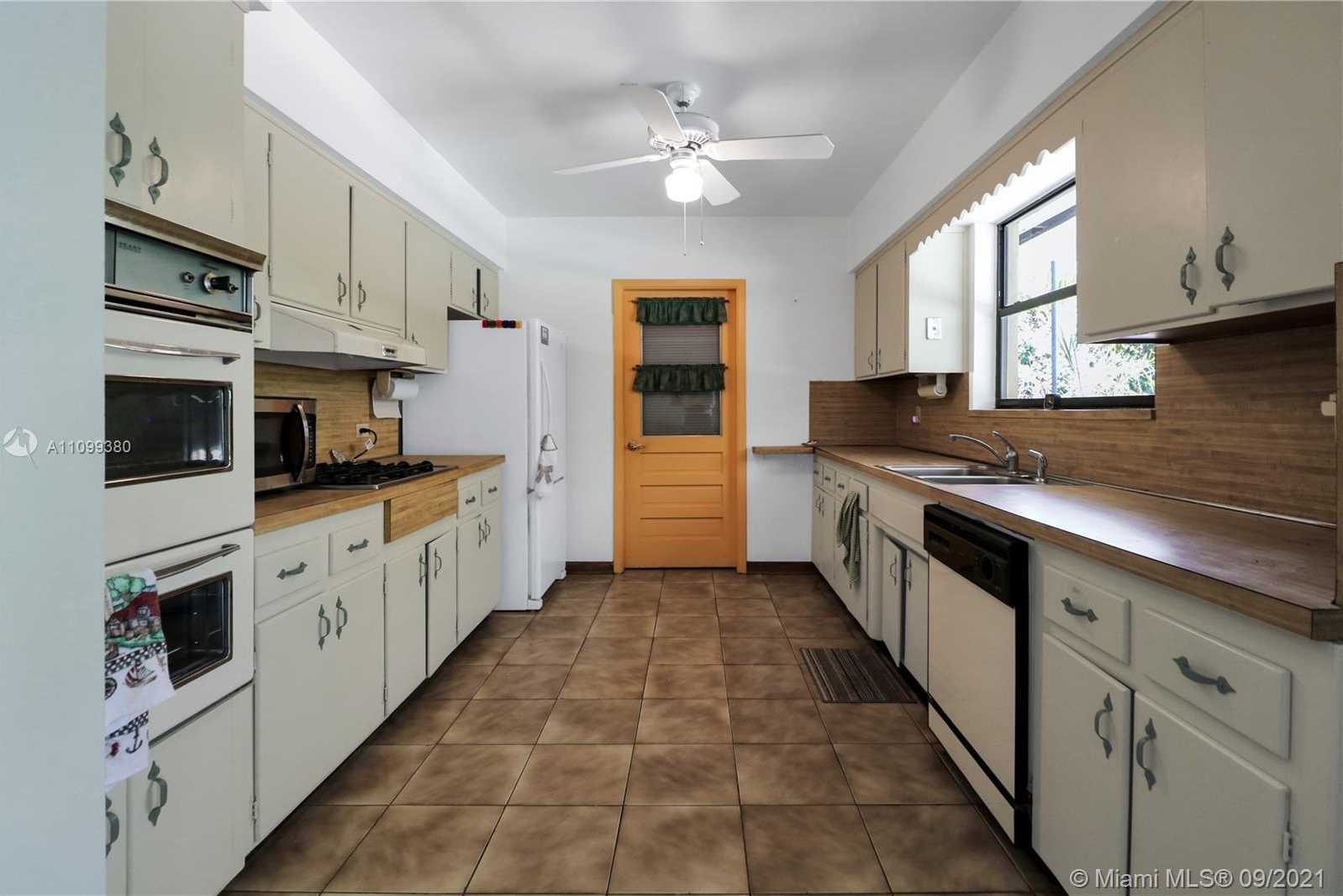Small Image of 10045 SOUTH WEST 136TH ST, Miami Number 7