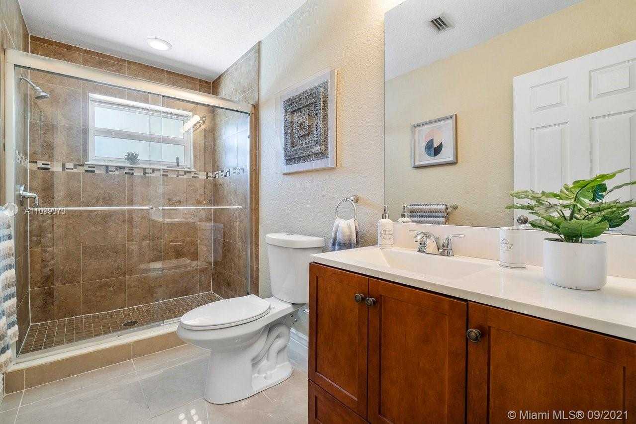 Small Image of 1944 NORTH EAST 26TH DR, Wilton Manors Number 11