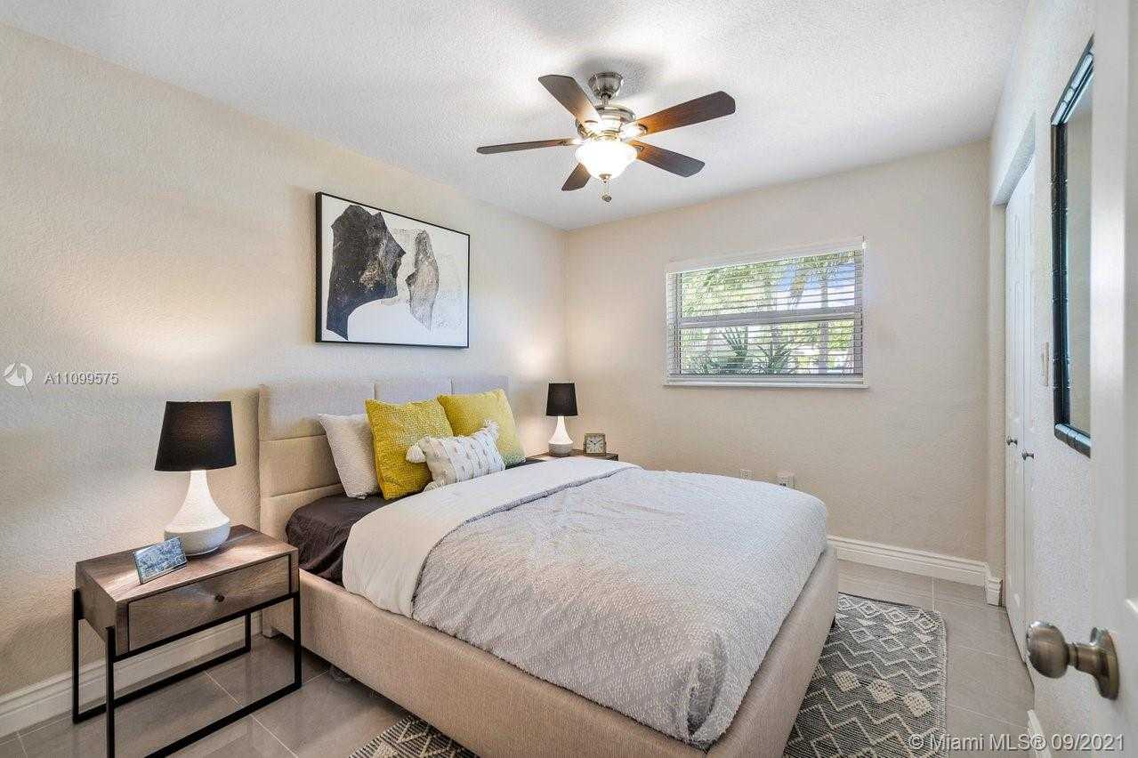 Small Image of 1944 NORTH EAST 26TH DR, Wilton Manors Number 12