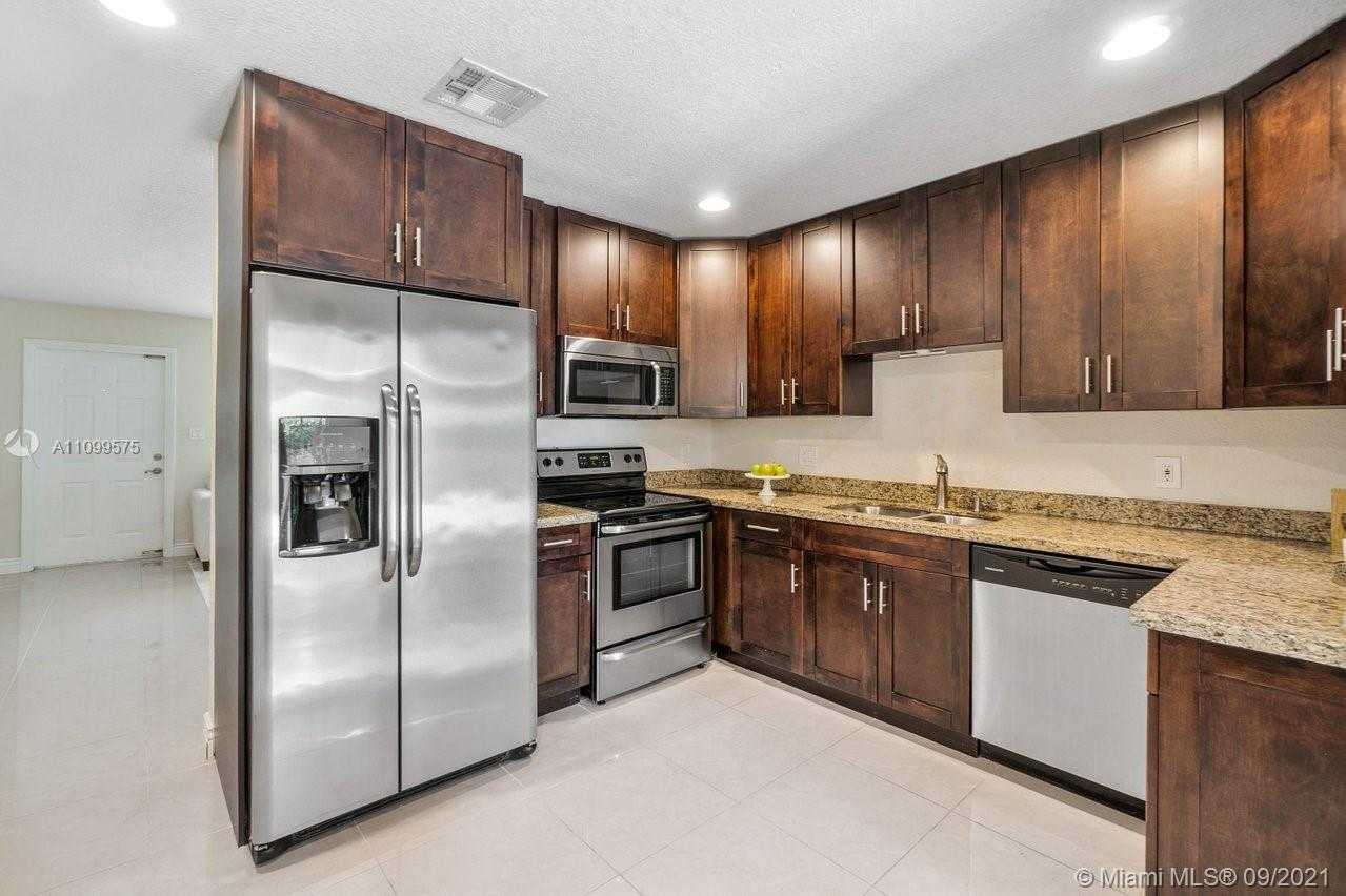 Small Image of 1944 NORTH EAST 26TH DR, Wilton Manors Number 4