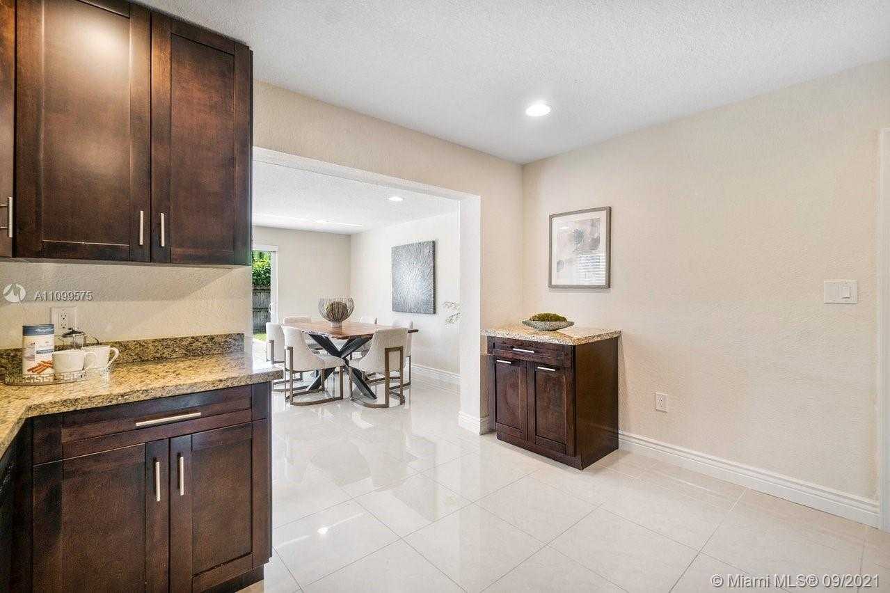 Small Image of 1944 NORTH EAST 26TH DR, Wilton Manors Number 5