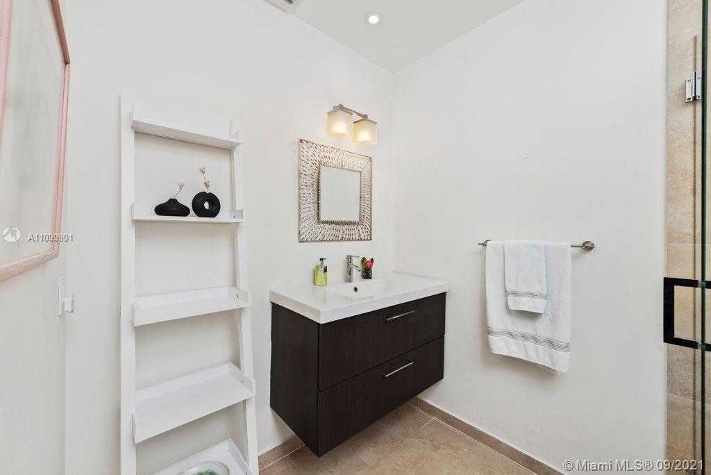 Small Image of 1271 97TH ST, Bay Harbor Islands Number 4