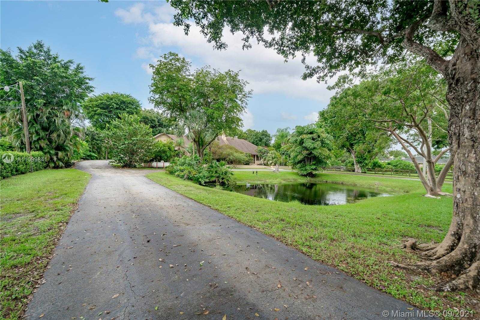 Small Image of 11050 SOUTH WEST 57TH ST, Davie Number 12