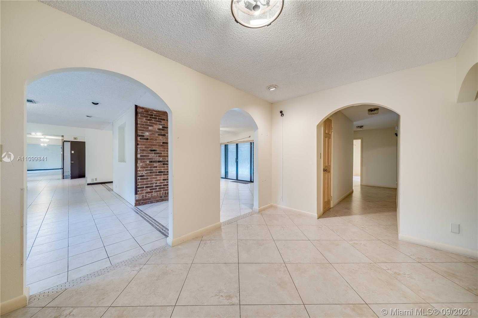 Small Image of 11050 SOUTH WEST 57TH ST, Davie Number 14