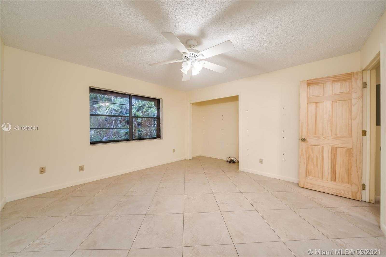 Small Image of 11050 SOUTH WEST 57TH ST, Davie Number 18