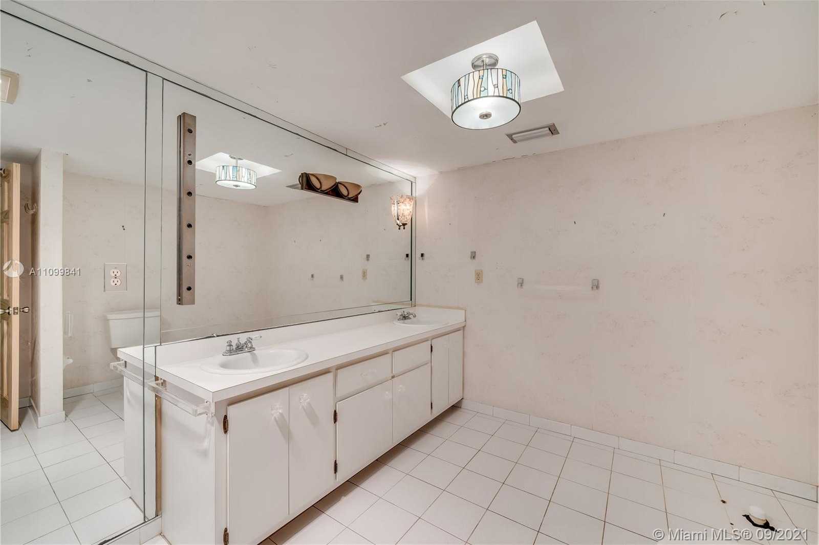 Small Image of 11050 SOUTH WEST 57TH ST, Davie Number 23
