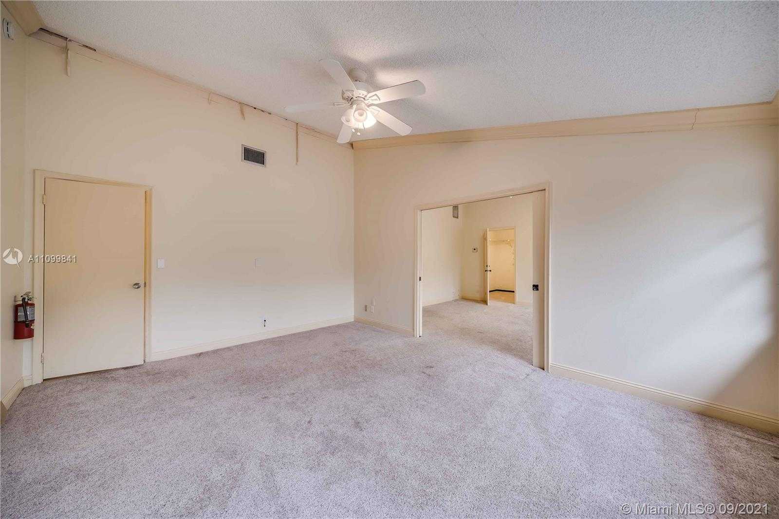 Small Image of 11050 SOUTH WEST 57TH ST, Davie Number 26