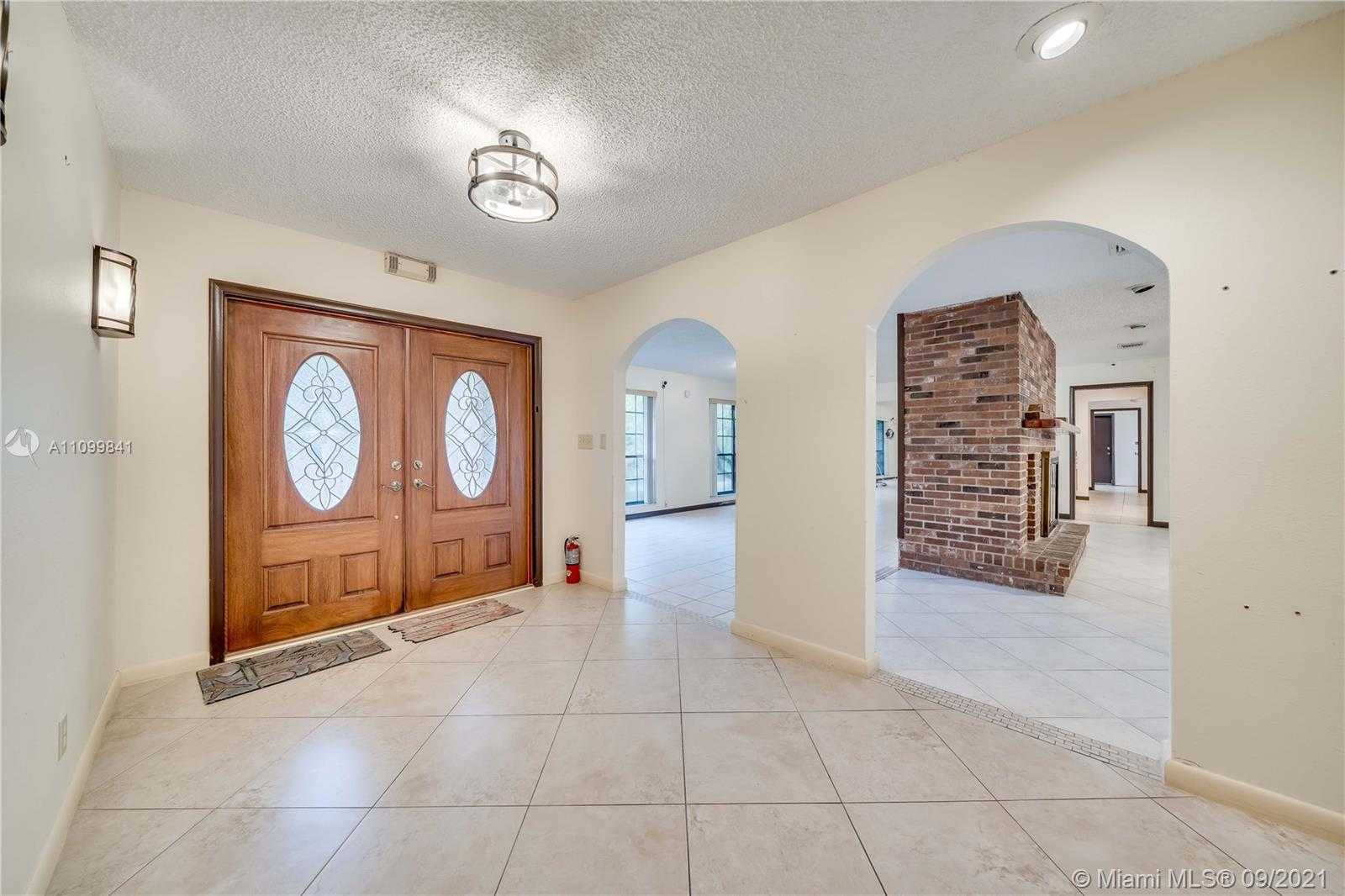 Small Image of 11050 SOUTH WEST 57TH ST, Davie Number 3