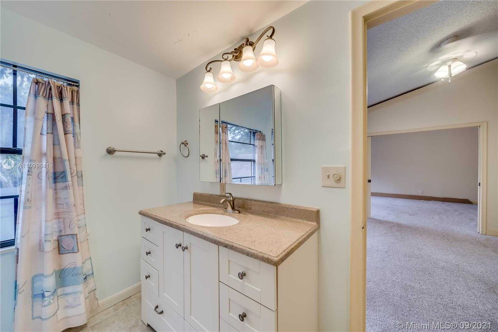 Small Image of 11050 SOUTH WEST 57TH ST, Davie Number 32
