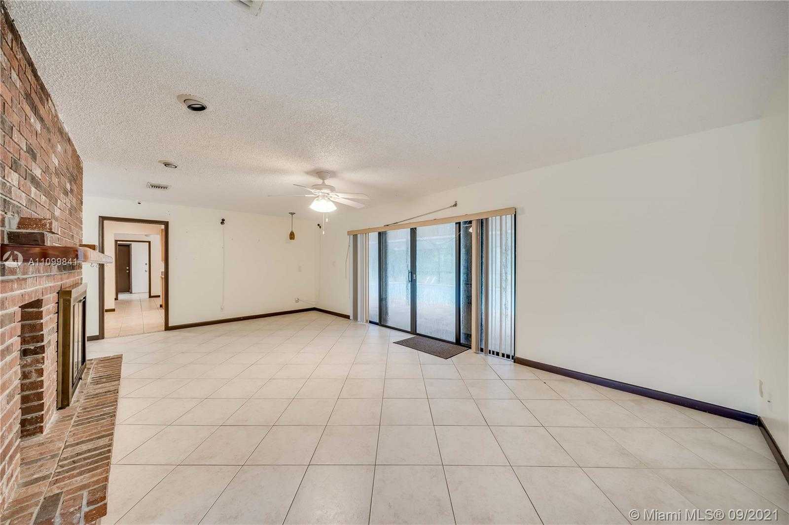 Small Image of 11050 SOUTH WEST 57TH ST, Davie Number 33