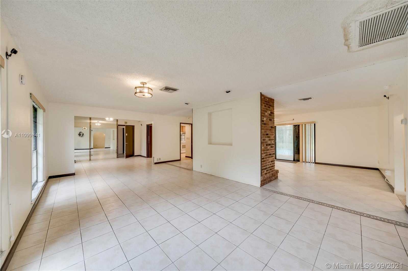 Small Image of 11050 SOUTH WEST 57TH ST, Davie Number 35