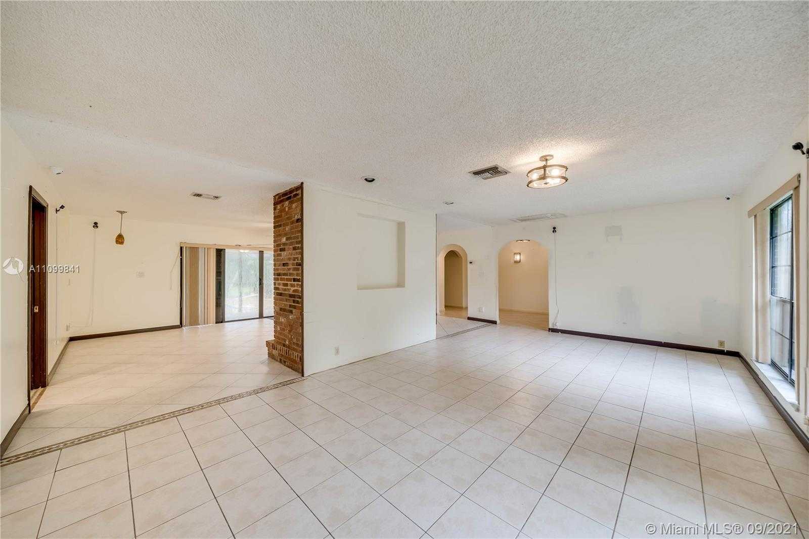 Small Image of 11050 SOUTH WEST 57TH ST, Davie Number 36