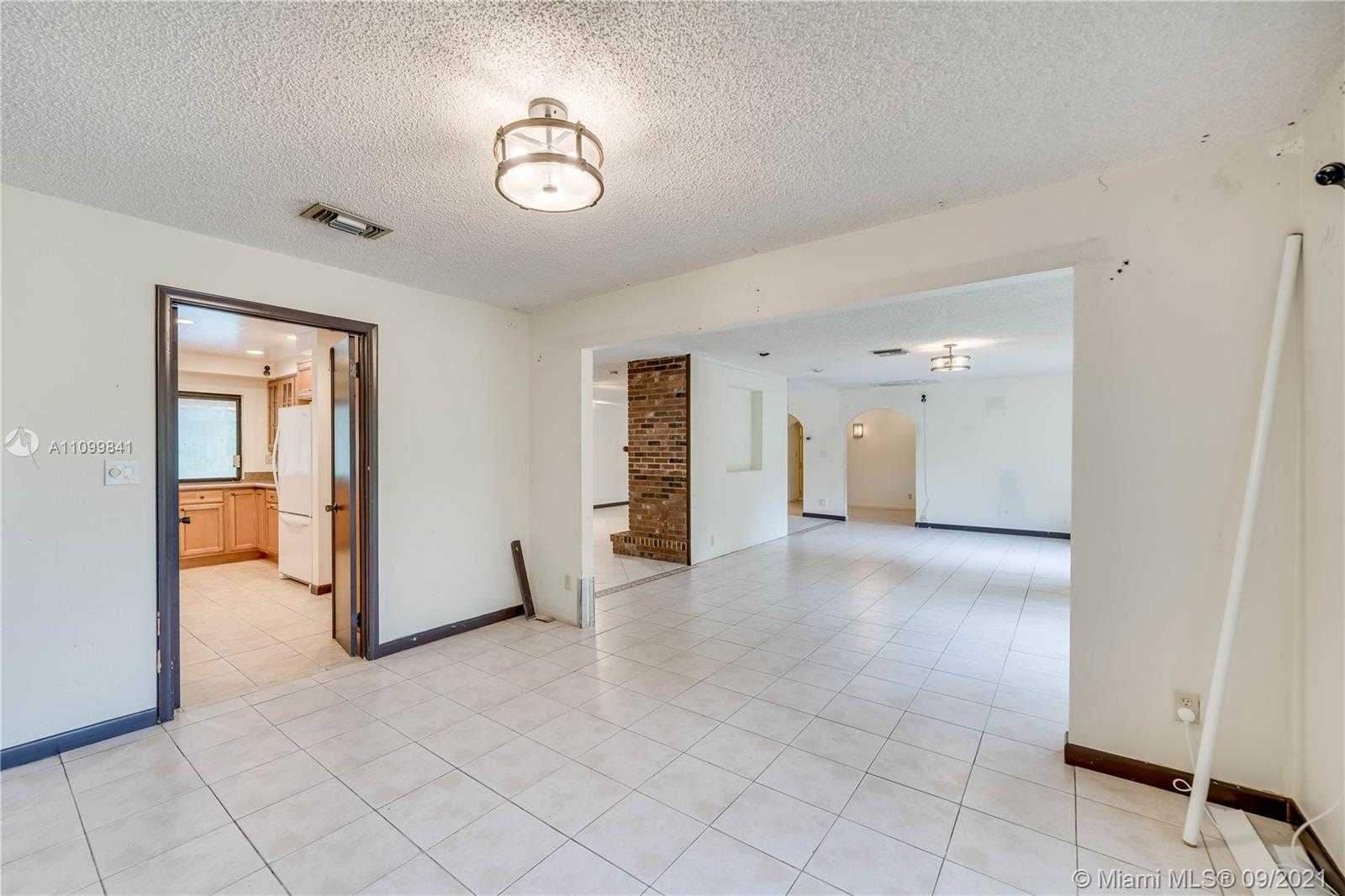 Small Image of 11050 SOUTH WEST 57TH ST, Davie Number 37