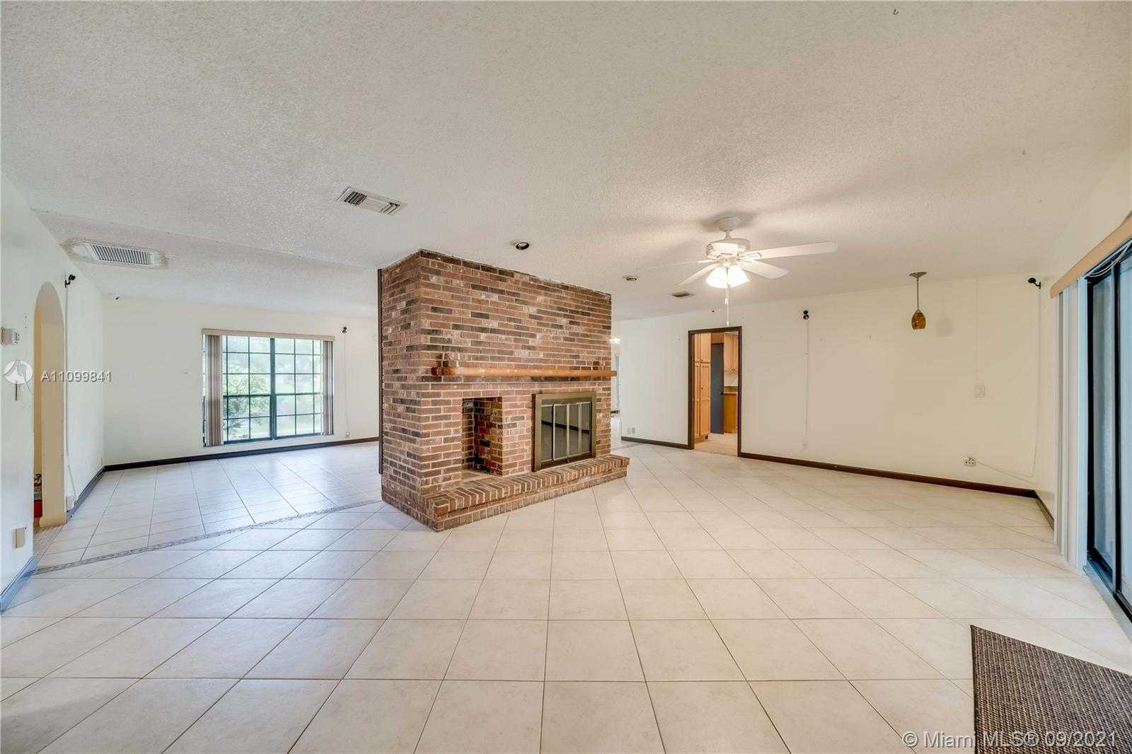 Small Image of 11050 SOUTH WEST 57TH ST, Davie Number 4