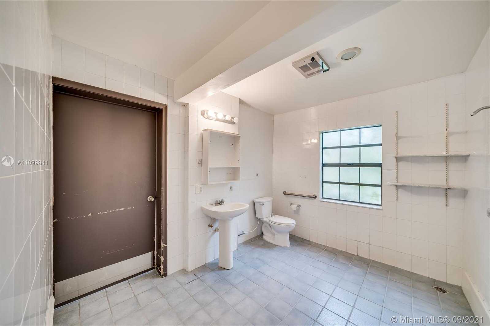 Small Image of 11050 SOUTH WEST 57TH ST, Davie Number 47