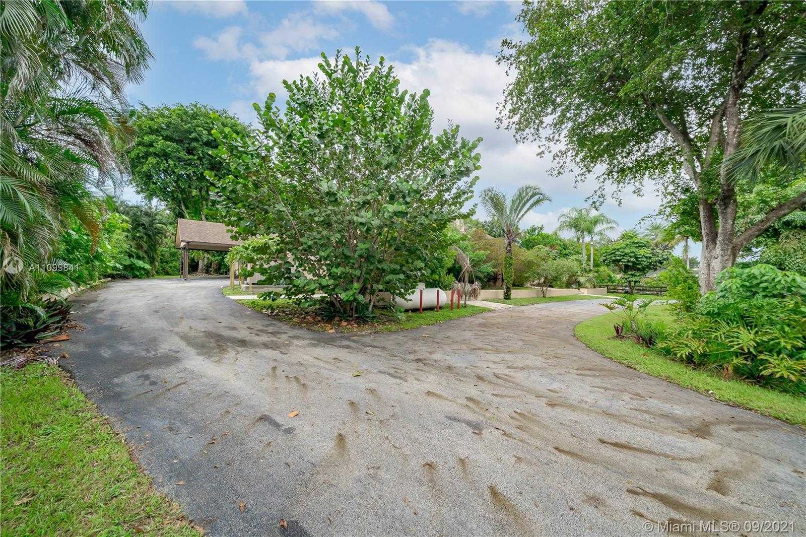 Small Image of 11050 SOUTH WEST 57TH ST, Davie Number 62