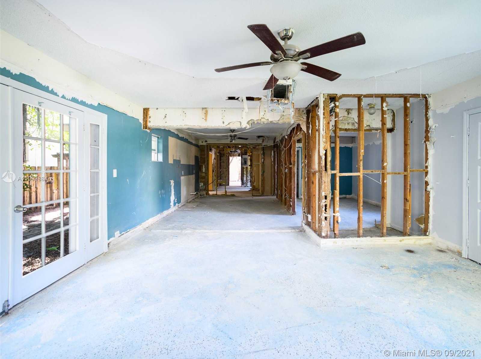 Small Image of 300 SURFSIDE BLVD, Surfside Number 7