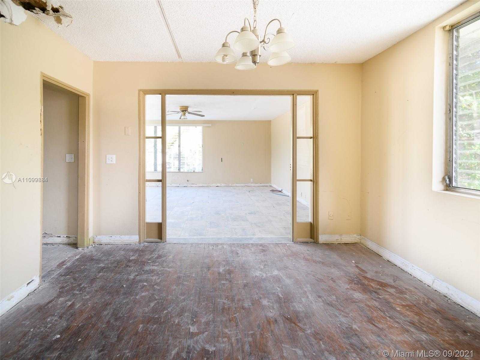 Small Image of 300 SURFSIDE BLVD, Surfside Number 9