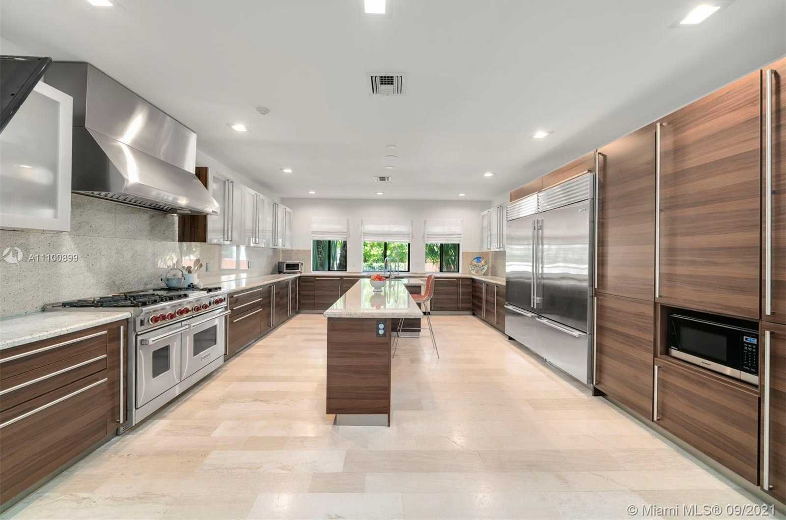 Small Image of 9725 BROADVIEW TER, Bay Harbor Islands Number 10