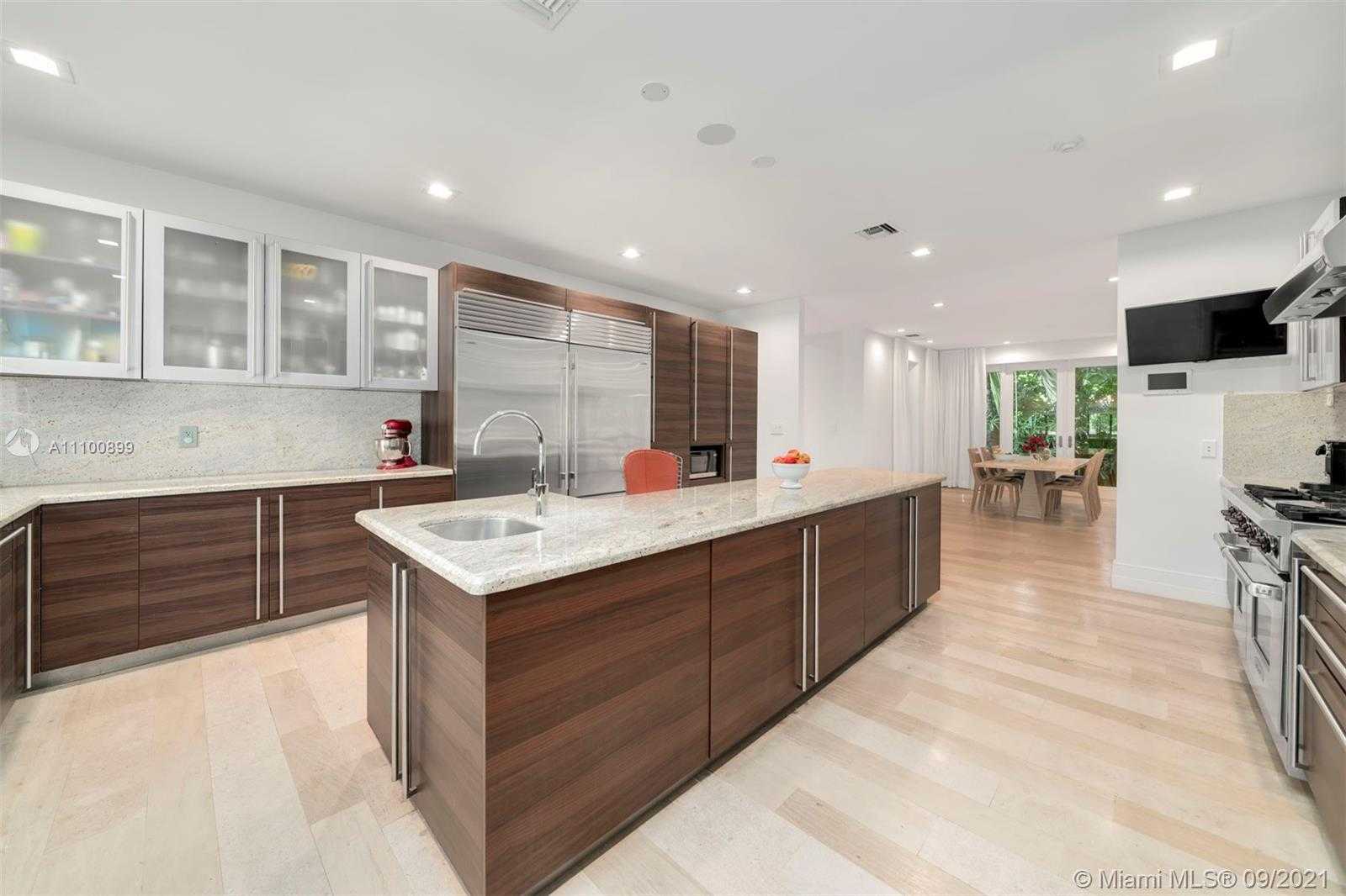 Small Image of 9725 BROADVIEW TER, Bay Harbor Islands Number 11