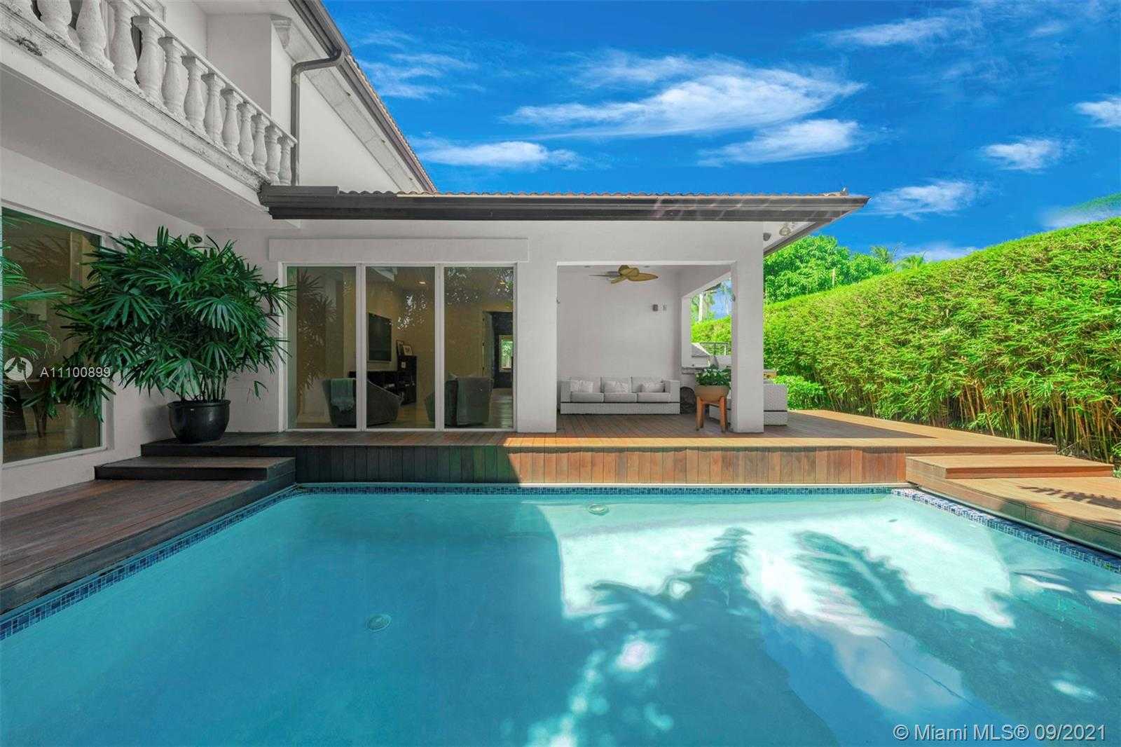 Small Image of 9725 BROADVIEW TER, Bay Harbor Islands Number 15