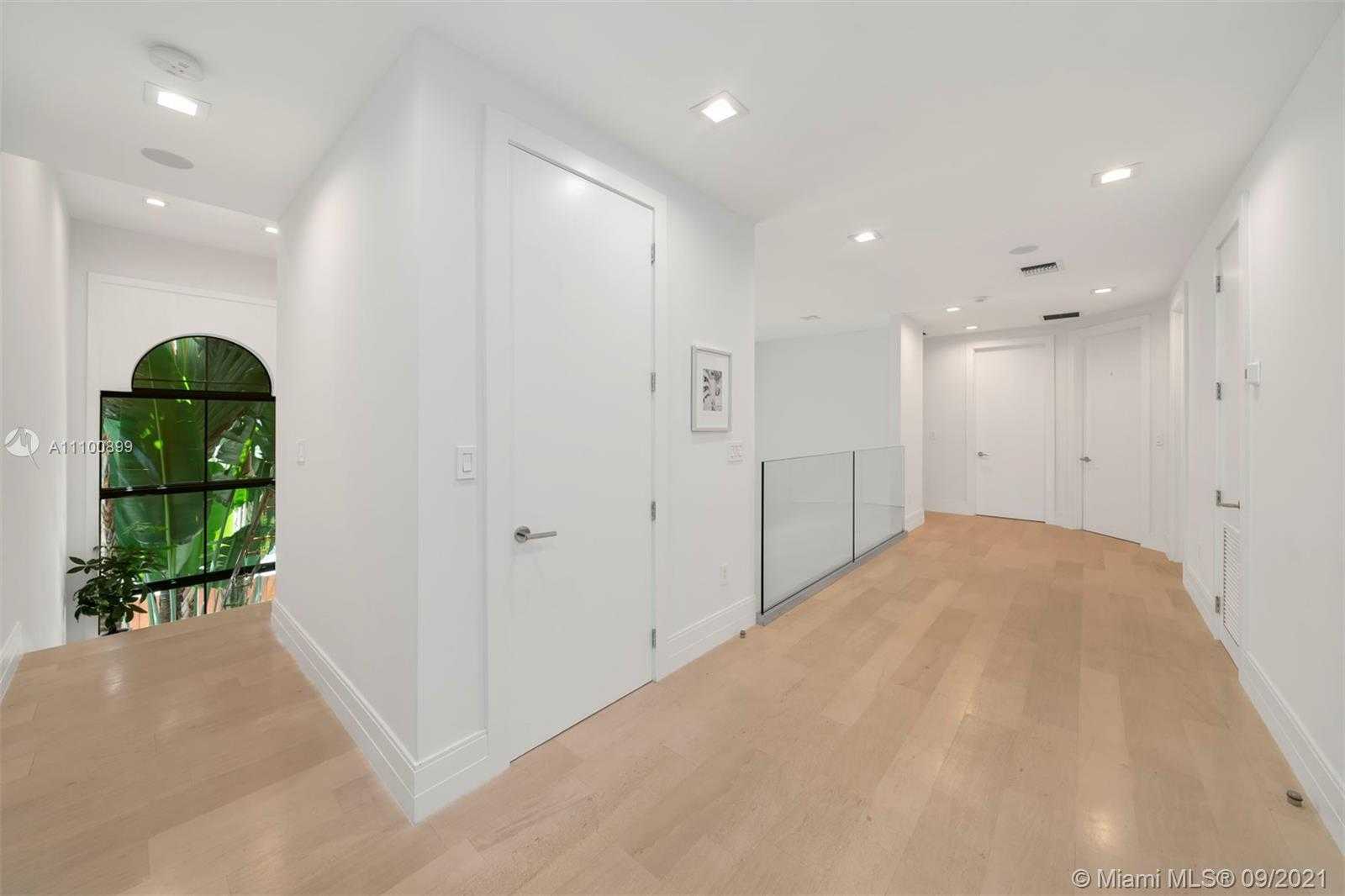 Small Image of 9725 BROADVIEW TER, Bay Harbor Islands Number 18