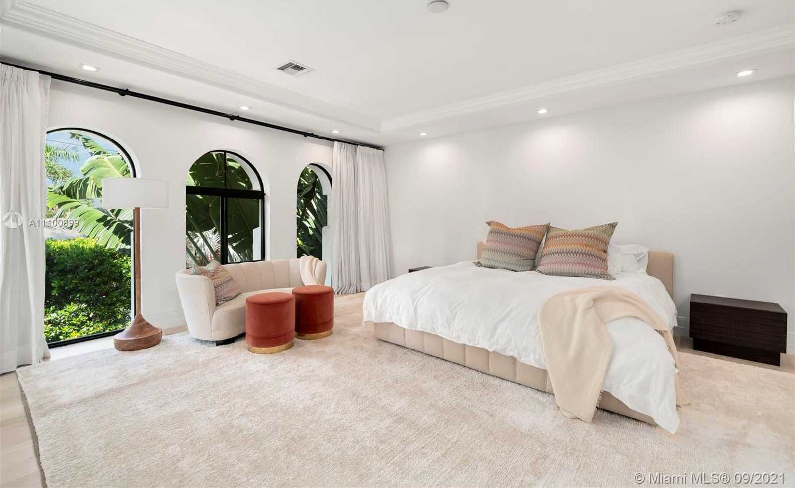 Small Image of 9725 BROADVIEW TER, Bay Harbor Islands Number 21