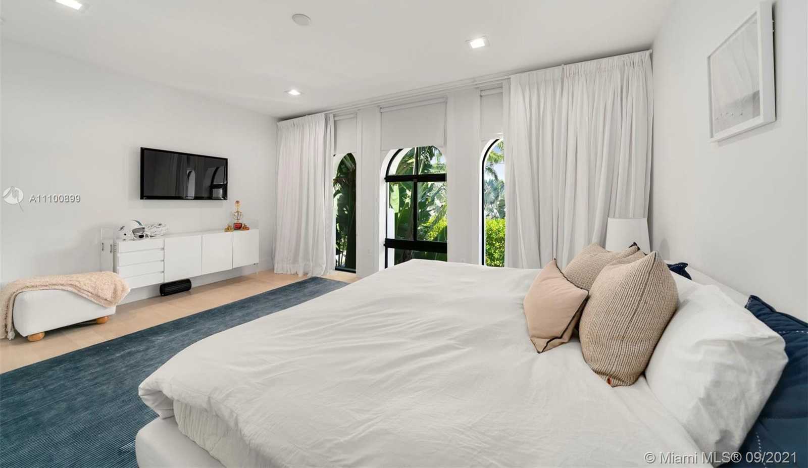 Small Image of 9725 BROADVIEW TER, Bay Harbor Islands Number 28