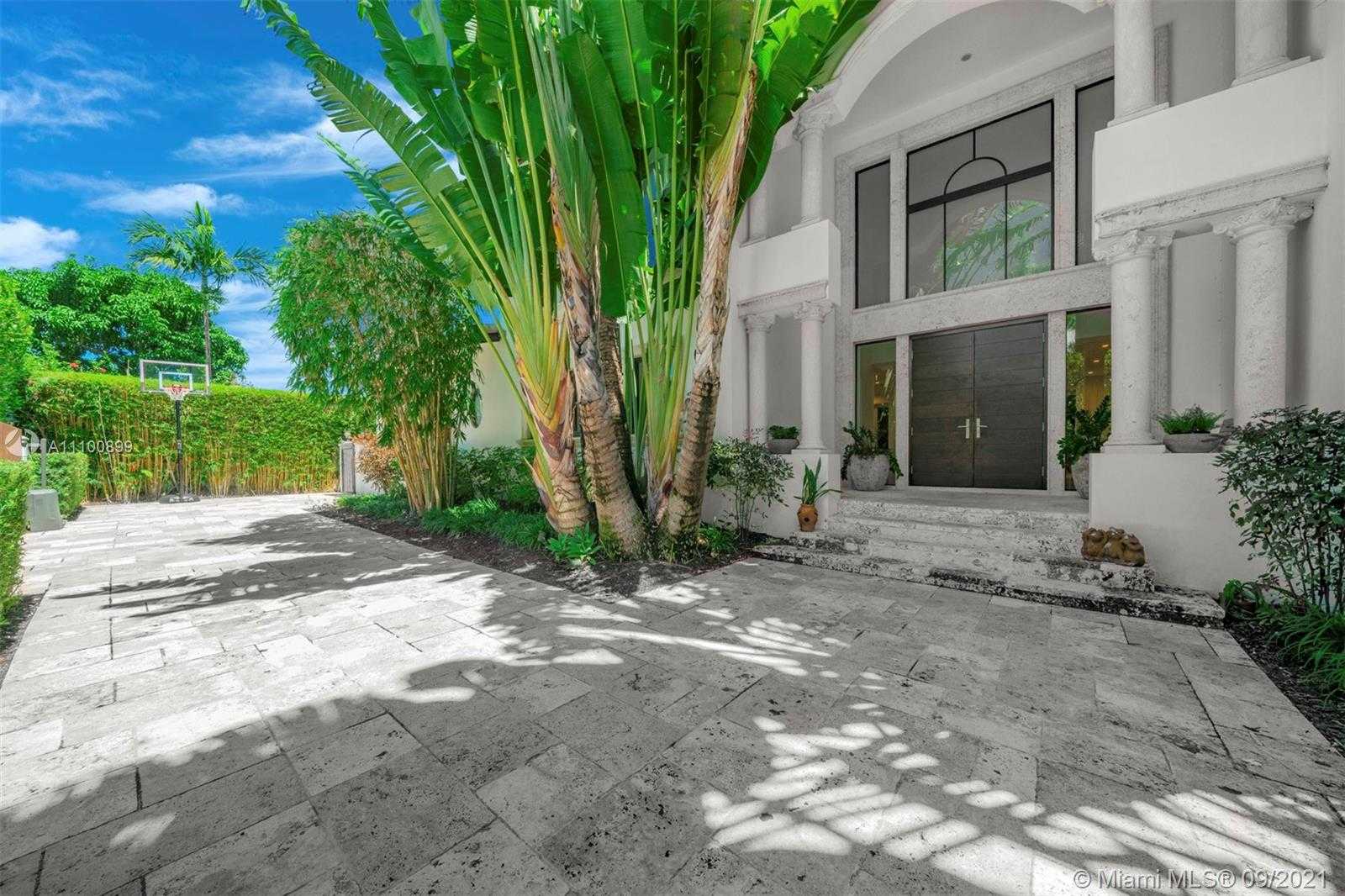 Small Image of 9725 BROADVIEW TER, Bay Harbor Islands Number 3