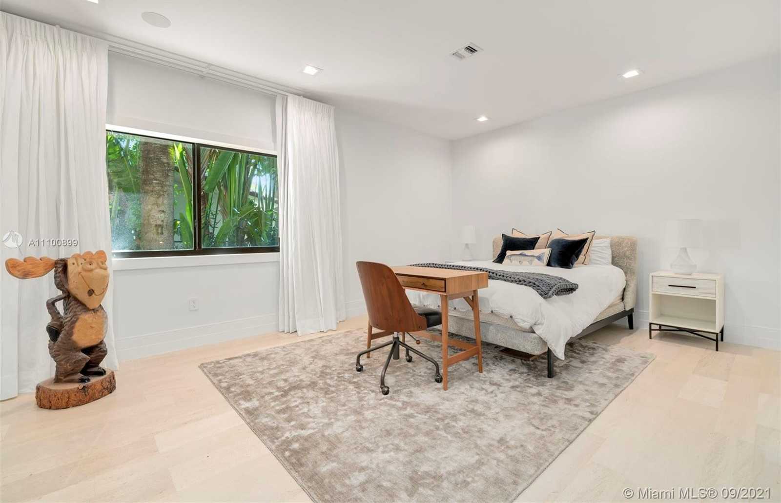 Small Image of 9725 BROADVIEW TER, Bay Harbor Islands Number 30