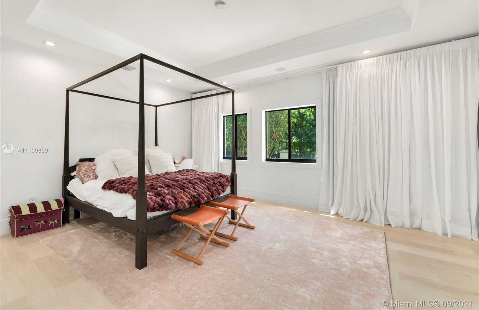 Small Image of 9725 BROADVIEW TER, Bay Harbor Islands Number 32