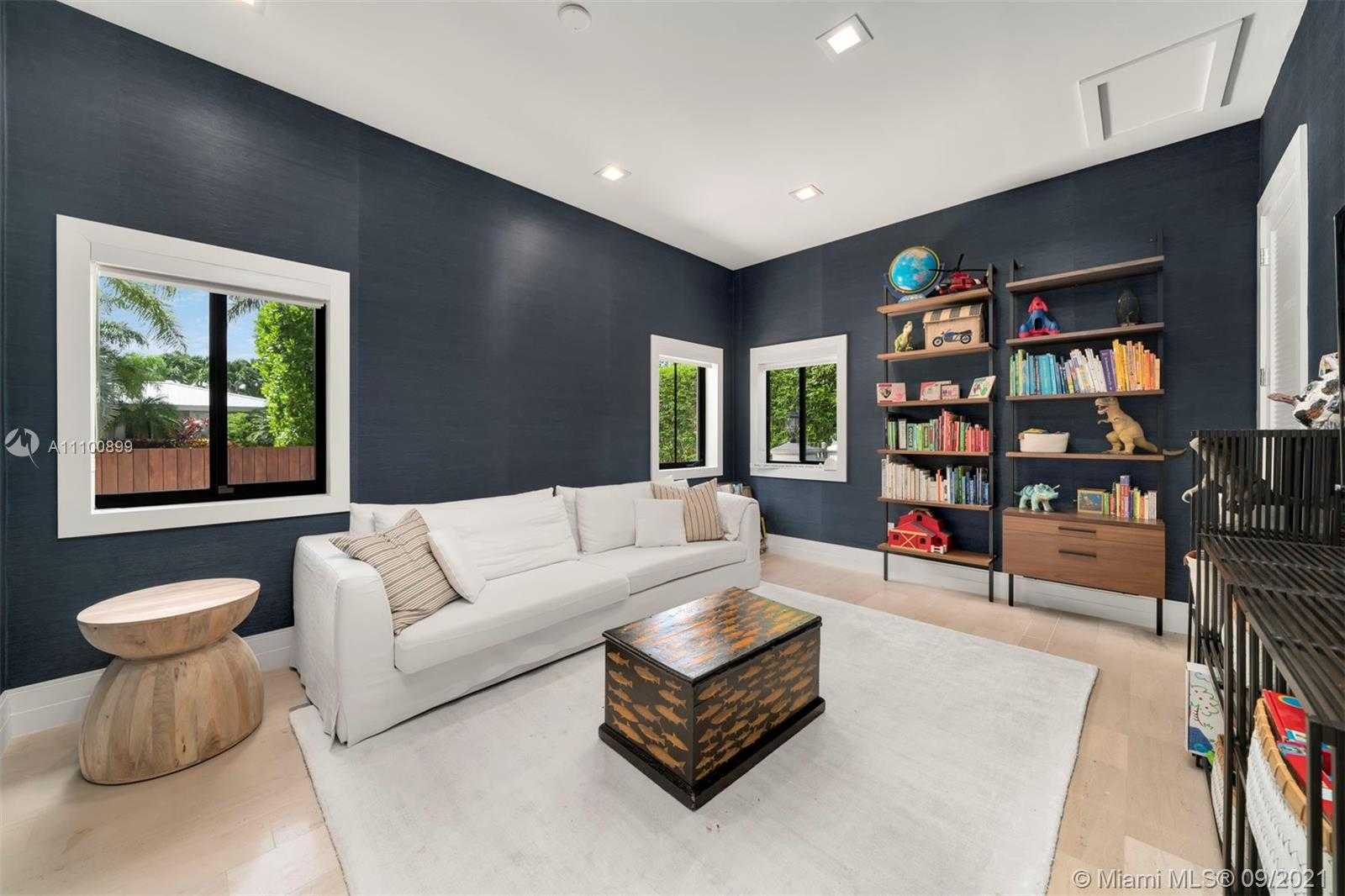 Small Image of 9725 BROADVIEW TER, Bay Harbor Islands Number 33