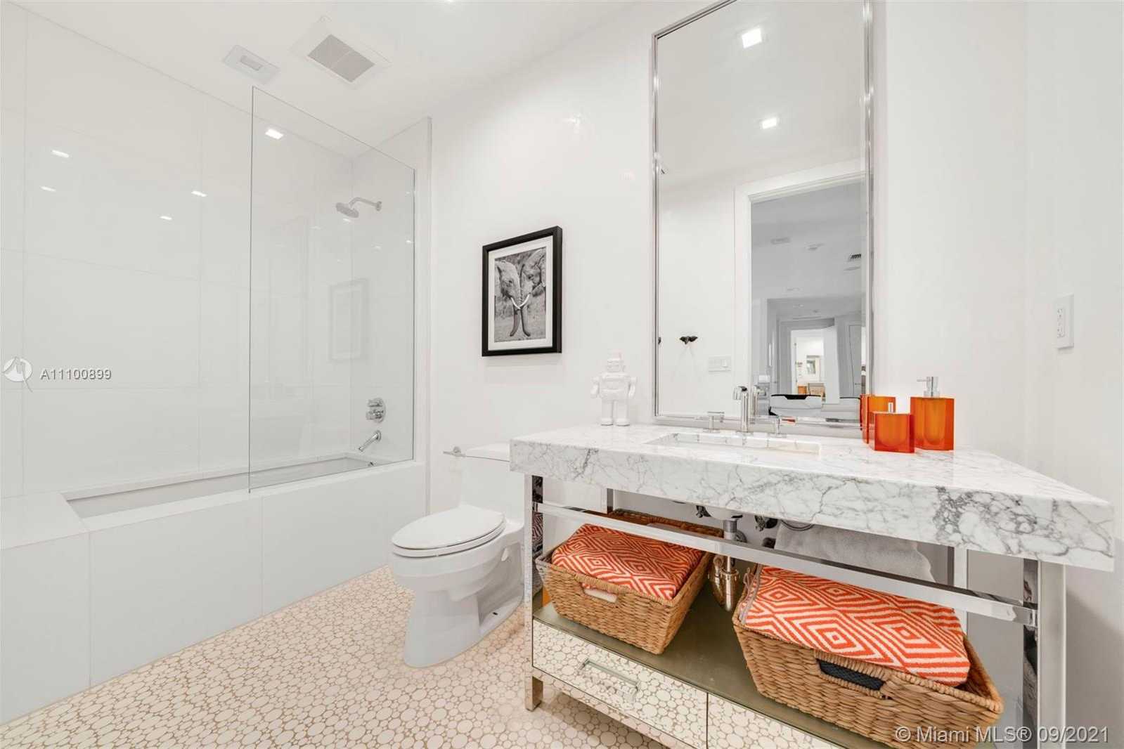 Small Image of 9725 BROADVIEW TER, Bay Harbor Islands Number 34