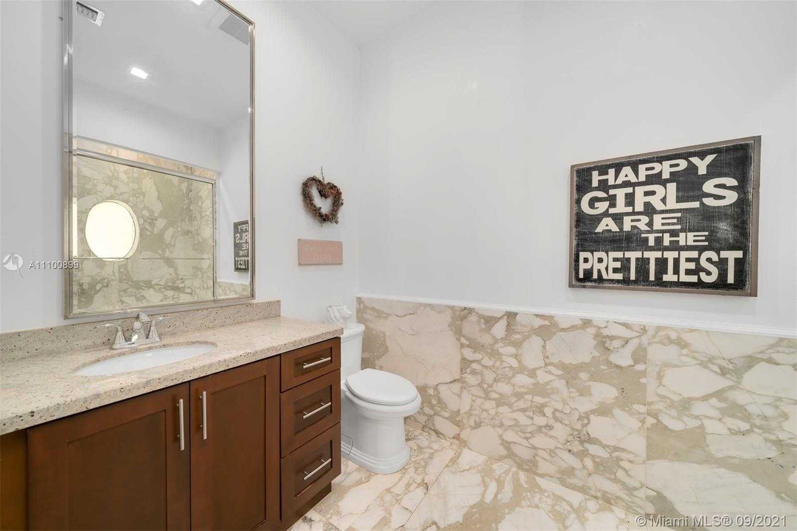 Small Image of 9725 BROADVIEW TER, Bay Harbor Islands Number 37
