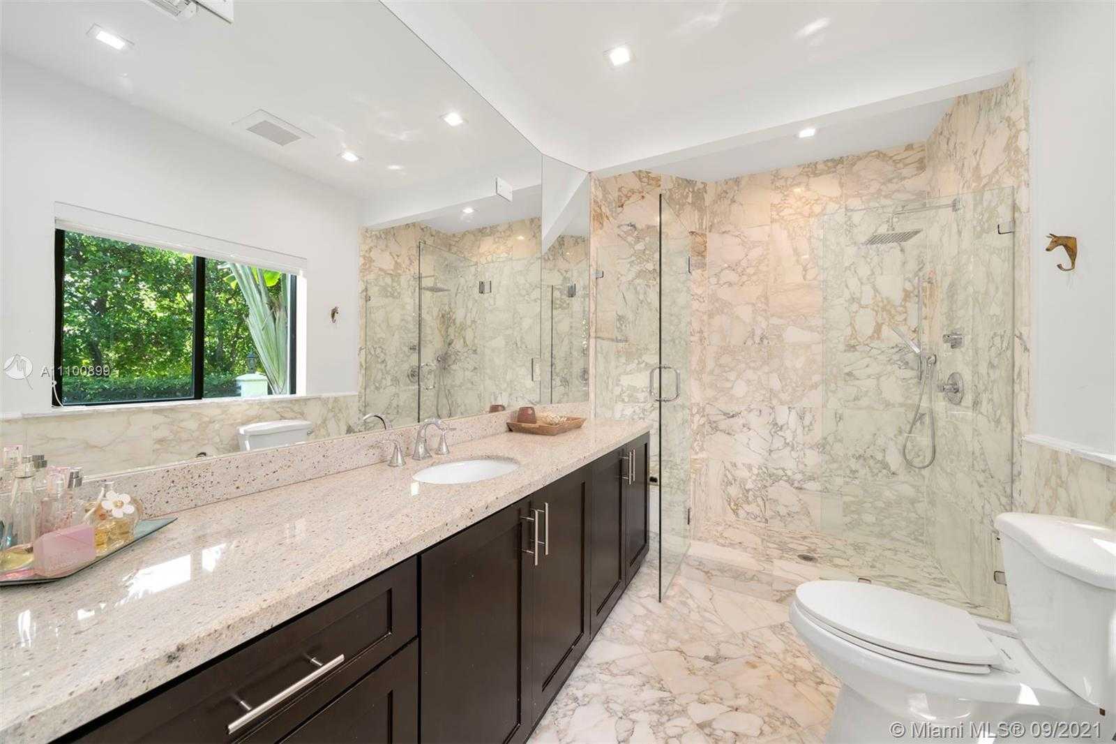 Small Image of 9725 BROADVIEW TER, Bay Harbor Islands Number 39